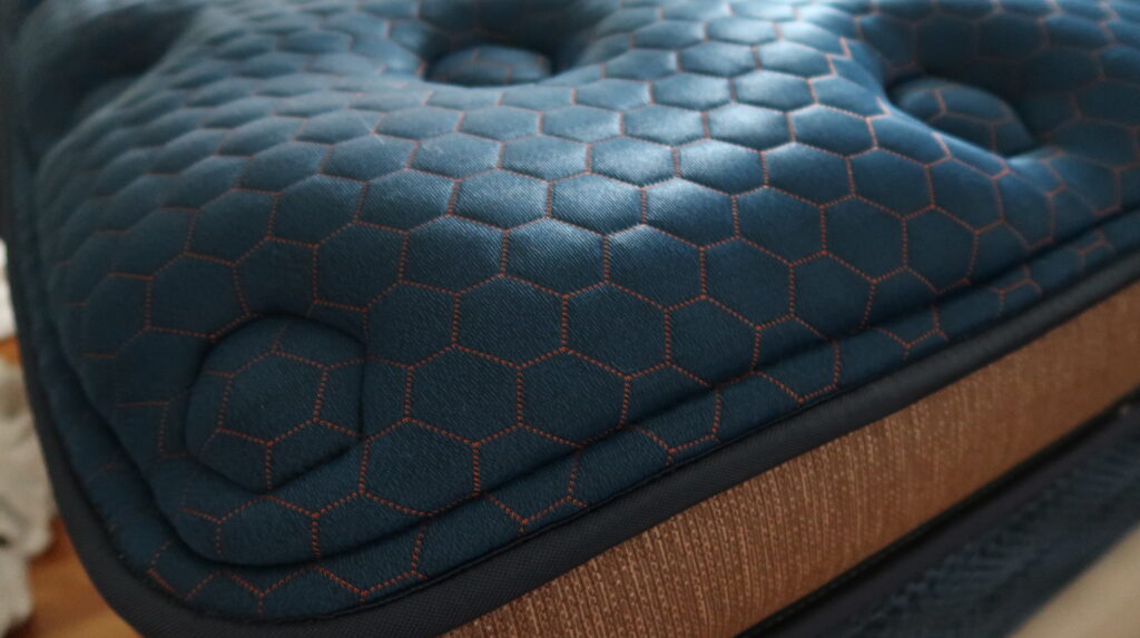 Brooklyn Bedding Aurora Luxe corner zoom