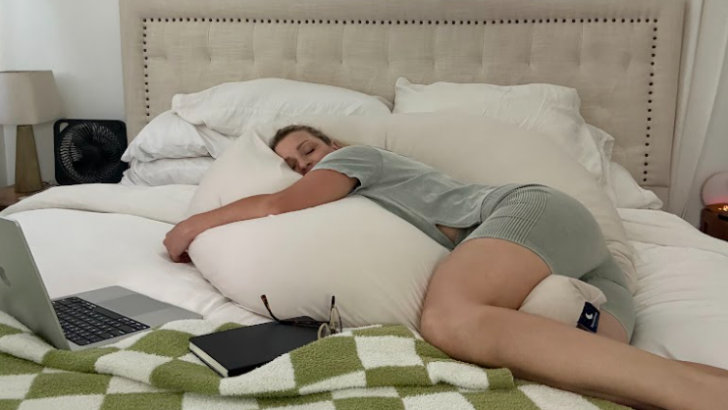 The Best Pillow to Hug While Sleeping